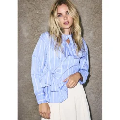 Co'couture ShiraCC Stripe Bow Blouse - Blå stribet bluse 35730 Pale Blue fra Co'couture