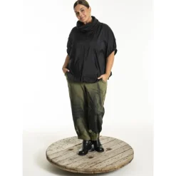 Gozzip GIla pants - Grøn printet buks G252221 Olive fra Gozzip