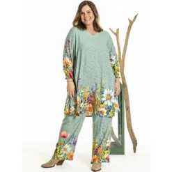 Gozzip GIly Tunic - Mintgrøn tunika med blomster G251026 Green fra Gozzip