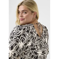 Kaffe Curve KChaliah Flared Blouse - Sort/beige printet bluse 10583039 Black/Light Beige fra Kaffe Curve