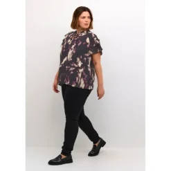 Kaffe Curve KCnour Flounce Blouse - Lilla/Beige printet chiffon bluse 10582700 Purple Blurry Graphic fra Kaffe Curve