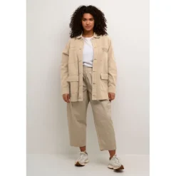 Kaffe Curve KCsisel Shirt Jacket - Sandfarvet denim jakke 10582316 Feather Gray fra Kaffe Curve