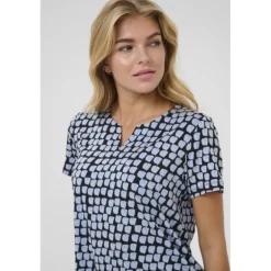 Kaffe Kabella Jersey Blouse - Sort/blå printet t-shirt 10508467 Black/Blue Graphic Dot fra Kaffe