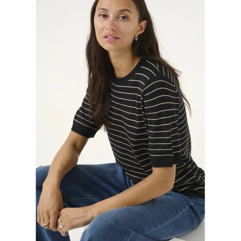 Kaffe KAlizza Striped Knit - Kortærmet stribet strik 10508410 Black/Feather Grey fra Kaffe