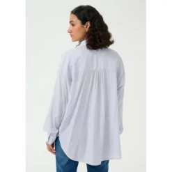 Kaffe KAmilena Shirt - Lyseblå stribet skjorte med sten 10509799 Blue/White Stripe fra Kaffe