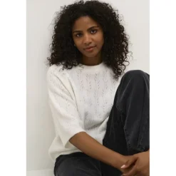 Kaffe KAtella Pullover - Hvid strik med korte ærmer 10509496 Chalk fra Kaffe