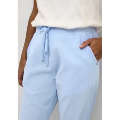 Kaffe Naya Capri Pants - Lyseblå buks 10502803 Windsurfer fra Kaffe