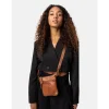 RE:DESIGNED Jara Small - Brun skind taske 6430 Walnut fra RE:DESIGNED