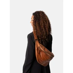 RE:DESIGNED Jina - Brun bumbag 6446 Walnut fra RE:DESIGNED