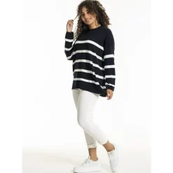Sandgaard Helsinki oversize blouse - Marineblå stribet bluse SG143 Striped Navy/White fra SANDGAARD