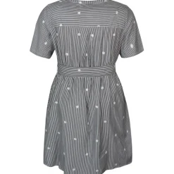Zhenzi Grea 748-Dress S/S - Sort stribet kjole med broderi 200748 Black fra Zhenzi